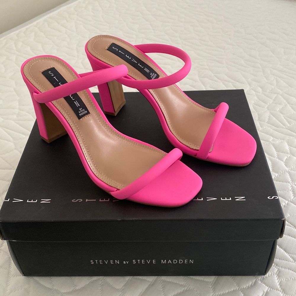NWT & Box Steve Madden Neon Pink Heels